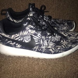 womens nikes size 8
